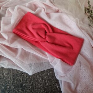 Opaska przeplatana Malina – elegancki i stylowy dodatek w malinowym odcieniu, idealny na Walentynki.