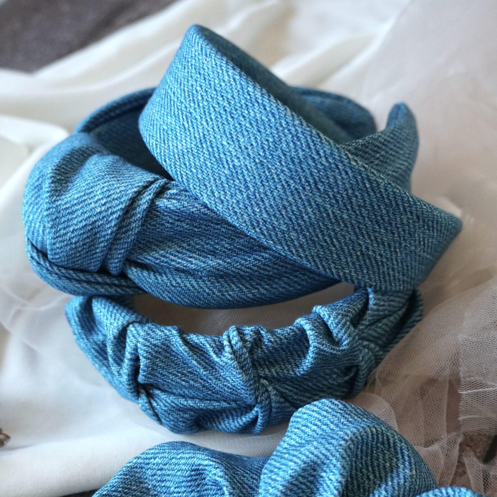 Przepaska klasyczna Blue Jeans, minimalistyczny dodatek na głowę w kolorze jeansowym, idealny na co dzień.