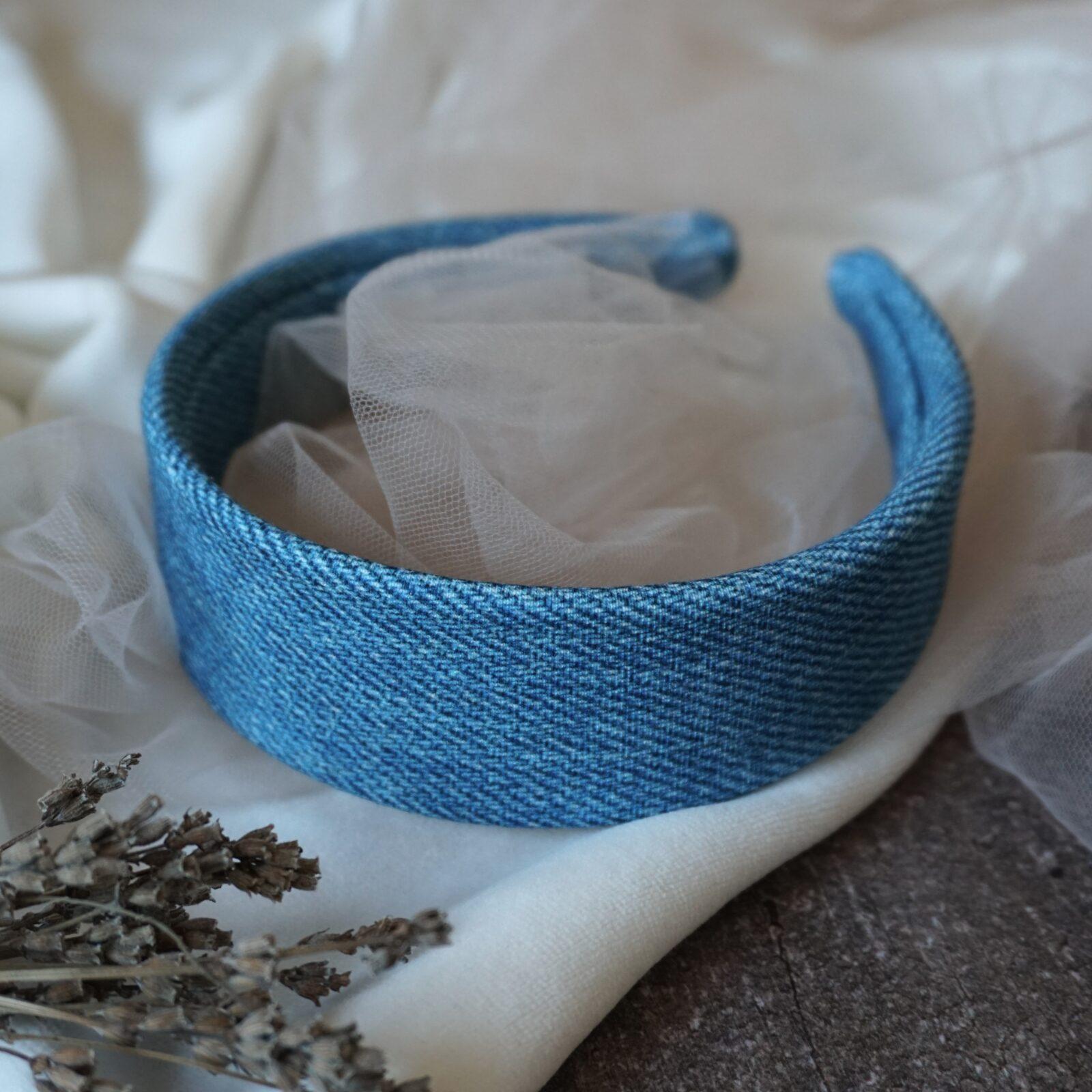 Przepaska klasyczna Blue Jeans, minimalistyczny dodatek na głowę w kolorze jeansowym, idealny na co dzień.