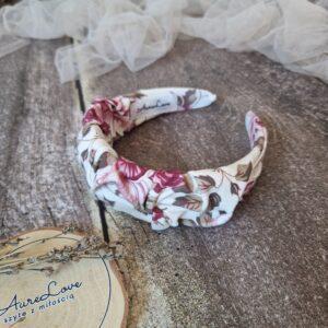 Marszczona przepaska „Piwonie Ecru” – elegancki dodatek do każdej stylizacji.