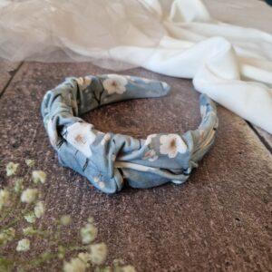 Przepaska marszczona z motywem kwiatów wiśni w odcieniu niebieskim, ręcznie szyta