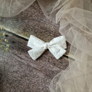 Spinka kokardka Przeplatana haftowany batyst Śmietankowa biel