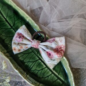 Gumka kokardka Mini Purple garden mini biel