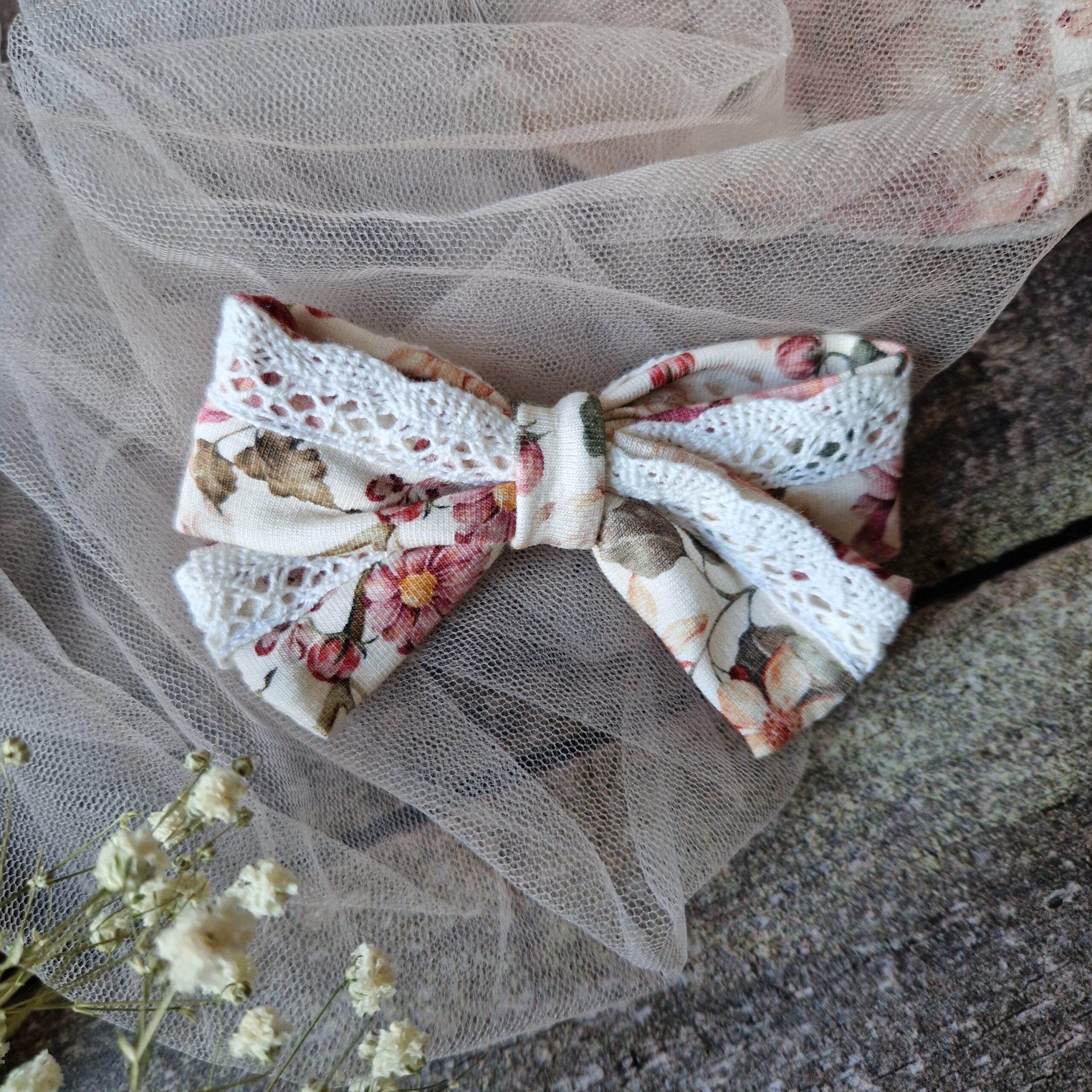 Spinka kokardka Przeplatana Naomi z koronką