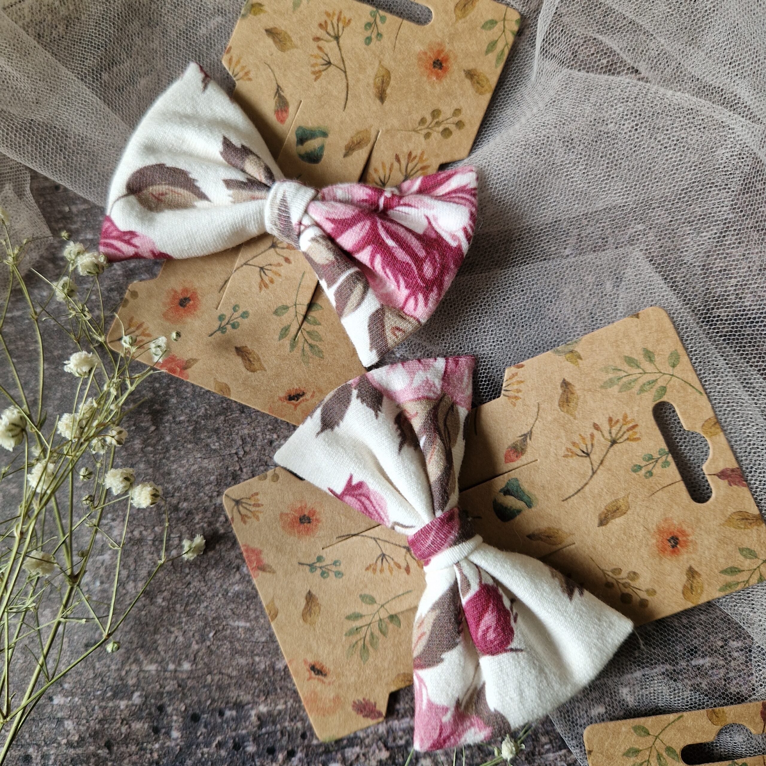 Spinka kokardka klasyczna Mini Piwonie ecru - obrazek 4