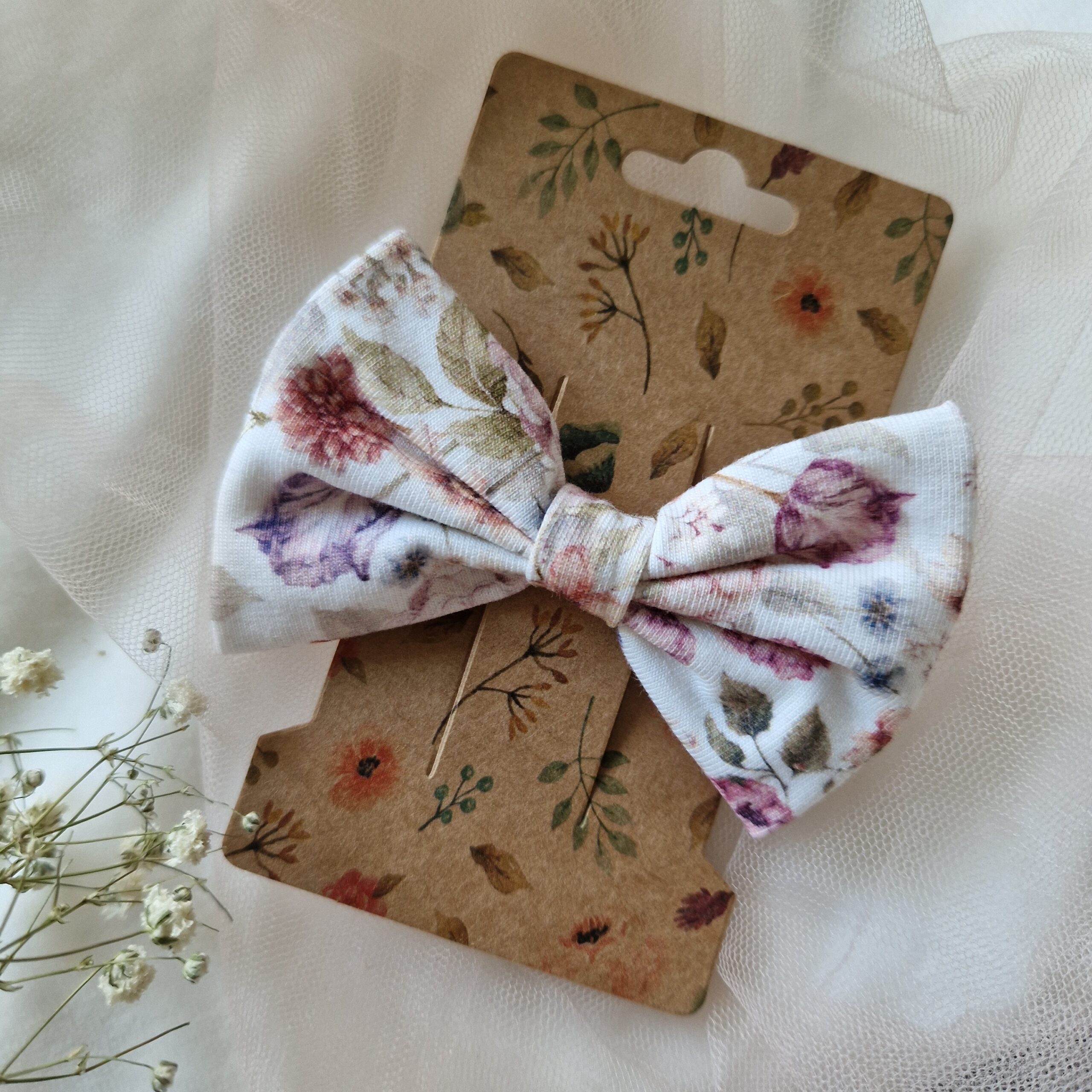 Spinka kokardka Mini Purple garden mini biel