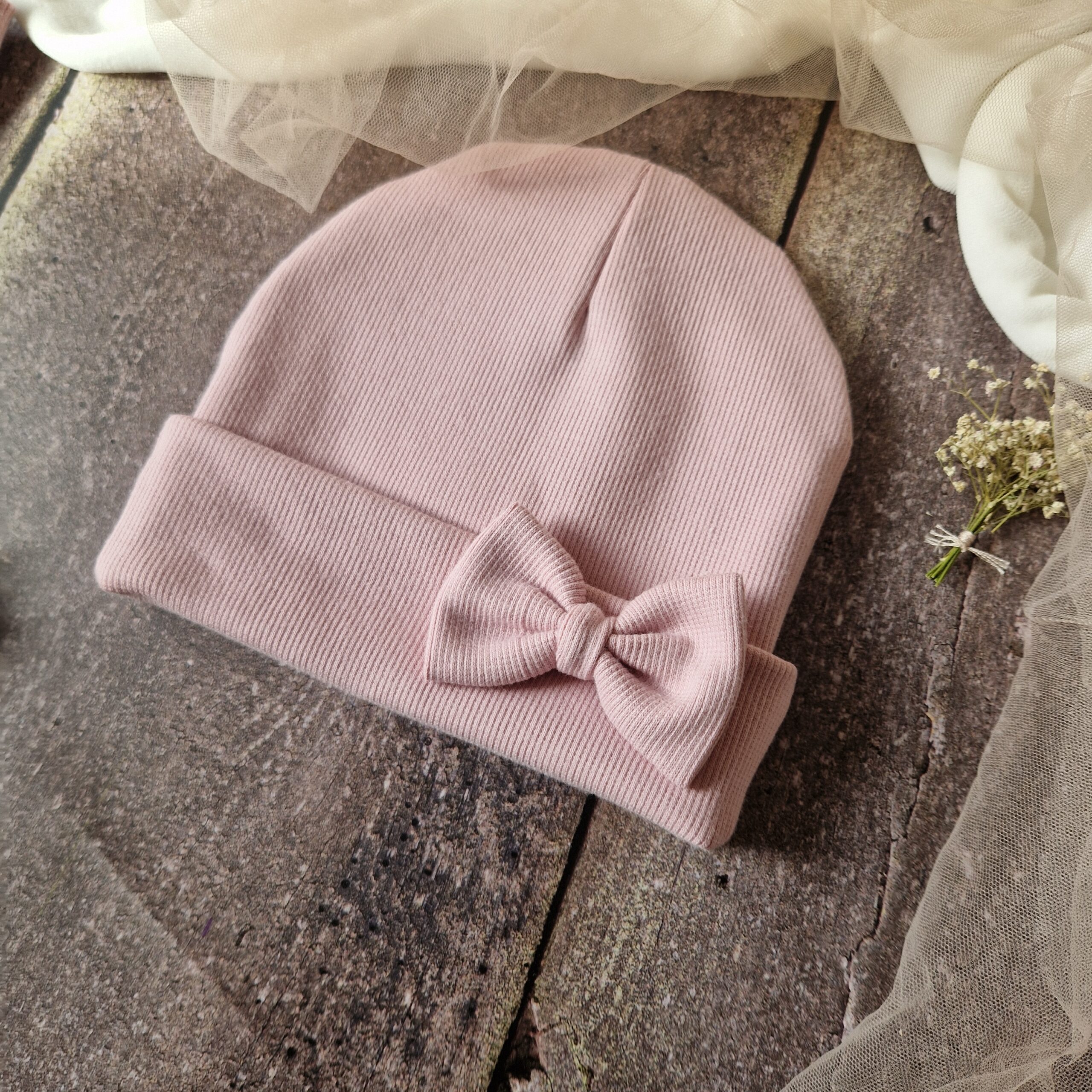 Czapka prążek dwuwarstwowa Brudny róż z kokardą