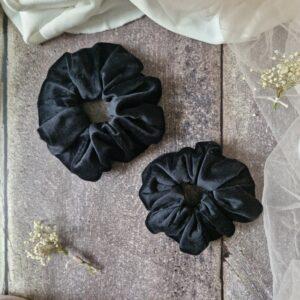 Klasyczna czarna scrunchie welurowa, ręcznie szyta w Polsce