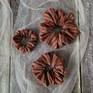 Scrunchie Cynamonowe paski