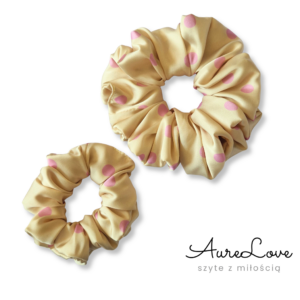 Scrunchie satynowa Kropki róż – masełko