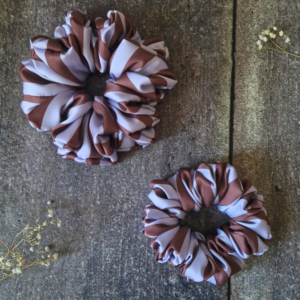 Scrunchie satynowa Ultra Pasy brąz-fiolet