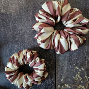 Scrunchie satynowa Ultra Pasy masełko-brąz